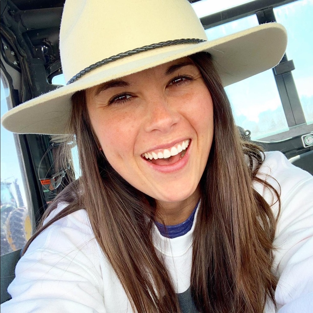 Meet your Posher, Courtney